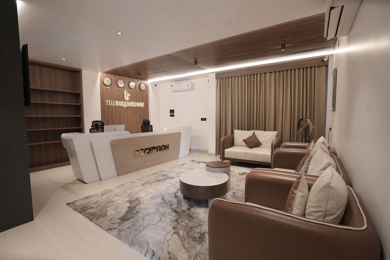 Guest lobby lounge area at Time Square Inn