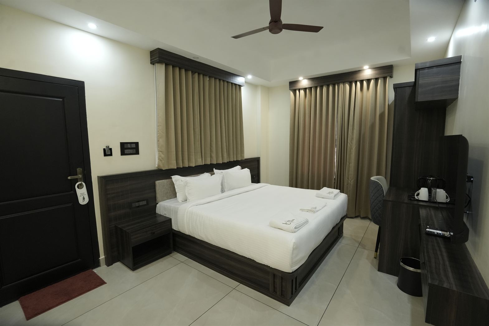 Standard Double Room bed at Time Square Inn