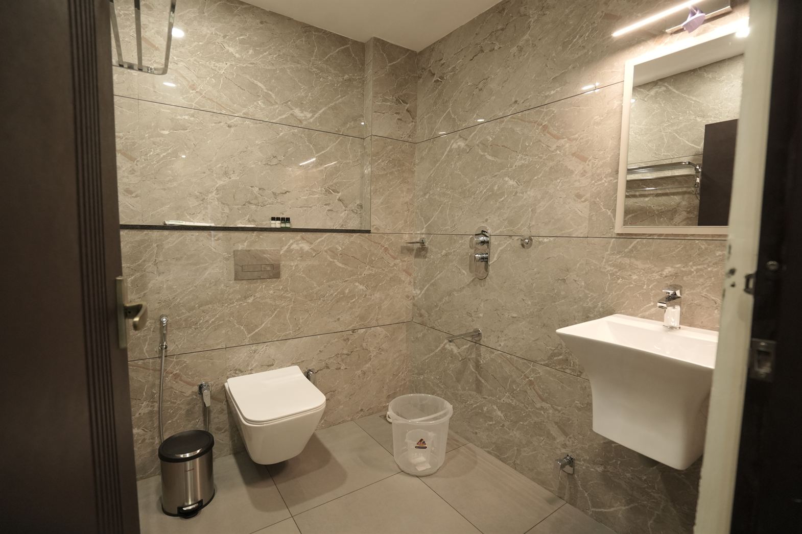 Deluxe Suite bathroom at Time Square Inn